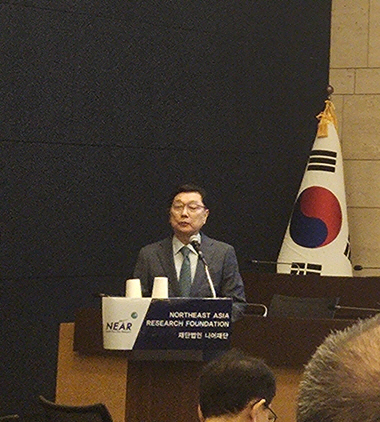 정덕구 니어재단 이사장이 24일 서울 중구 대한상공회의소에서 열린 '한국 경제 생태계의 침하, 성장력과 역동성의 퇴조' 포럼에서 기조 연설을 진행하고 있다. 박순원 기자.